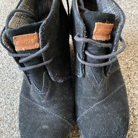 Toms black wedges, size 6.5. - Picture 4 of 4